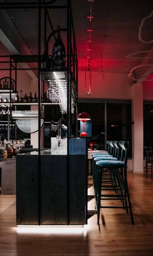 illside_restaurant_evening_02